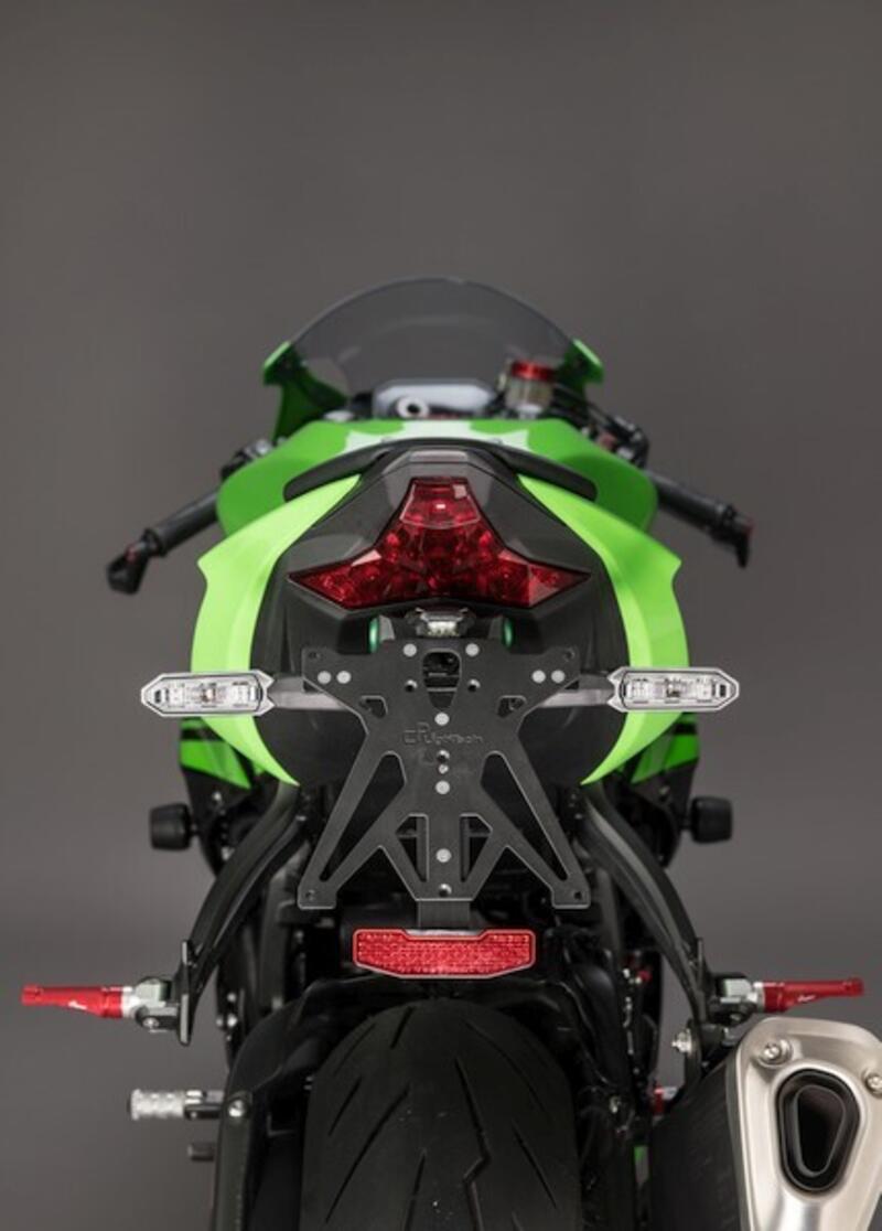 Kit Porta Targa Regolabile per Kawasaki NeroA2